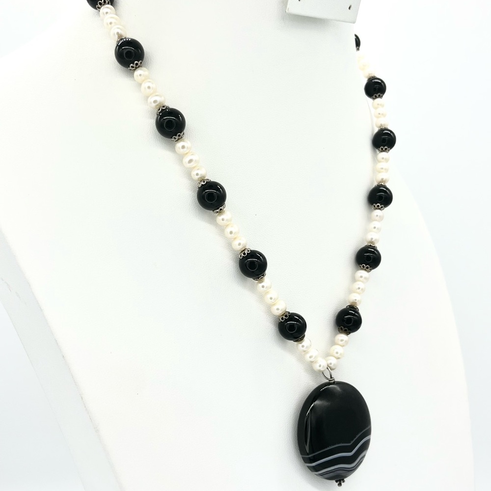 Black ónix and natural pearls beaded necklace 20” long Bol 24